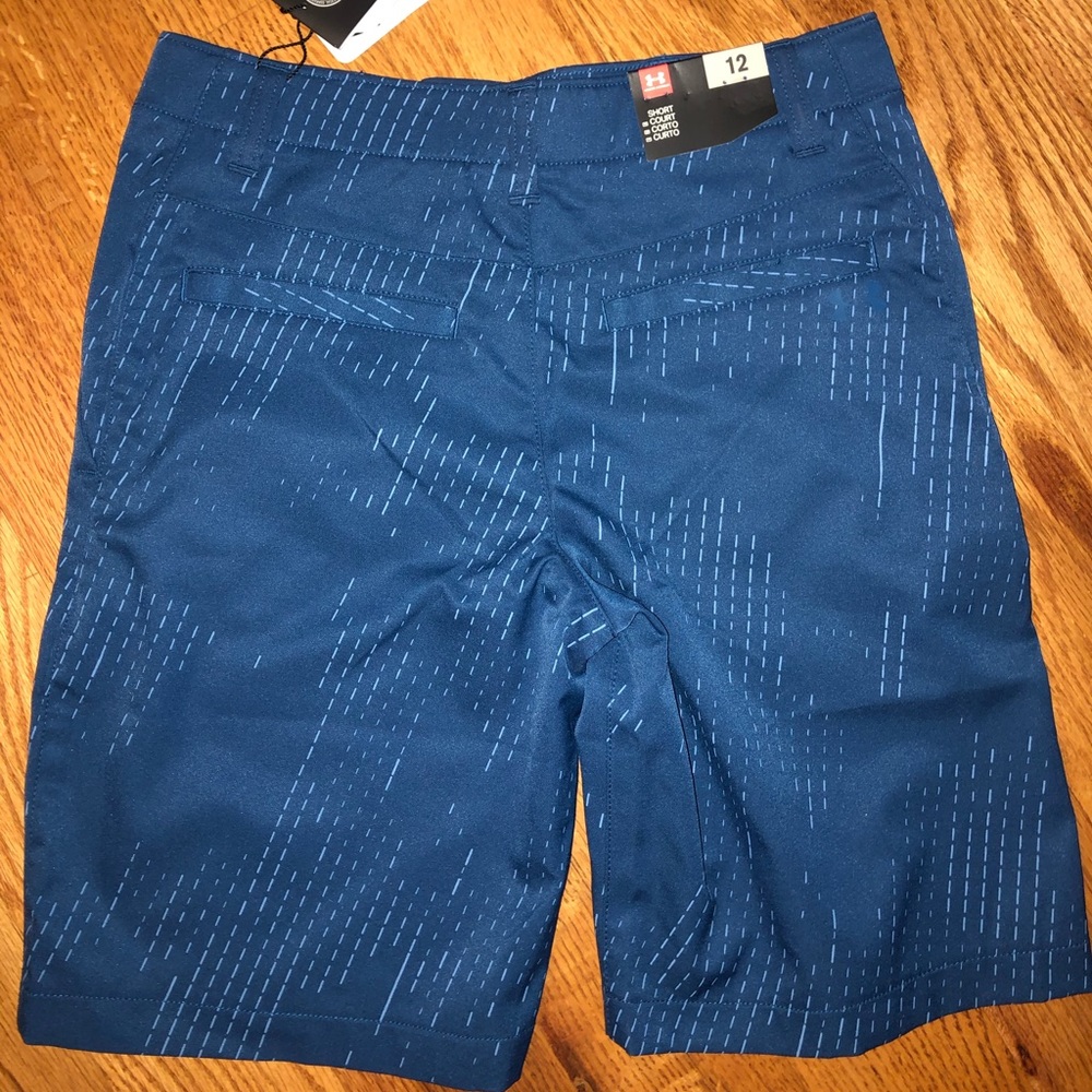 Boys youth size 12 Under Amour  golf/dressy shorts